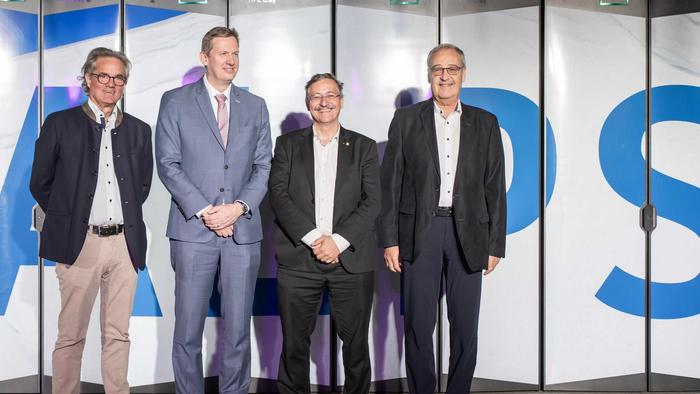 Bundesrat Guy Parmelin, ETH-Ratspräsident Michael Hengartner, ETH-Vizepräsident für Forschung Christian Wolfrum und CSCS-Direktor Thomas Schulthess weihen Alps offiziell ein. (Source: Marco Abram/CSCS)