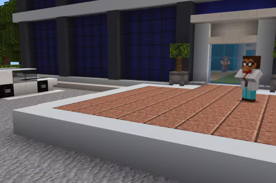 En Minecraft-figur står på en upphöjd plattform och blickar ut över en parkeringsplats
