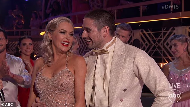Hendrix and Bersten performed a foxtrot with Walter taking part in the upbeat routine. They garnered a score of 30/40 from the judges