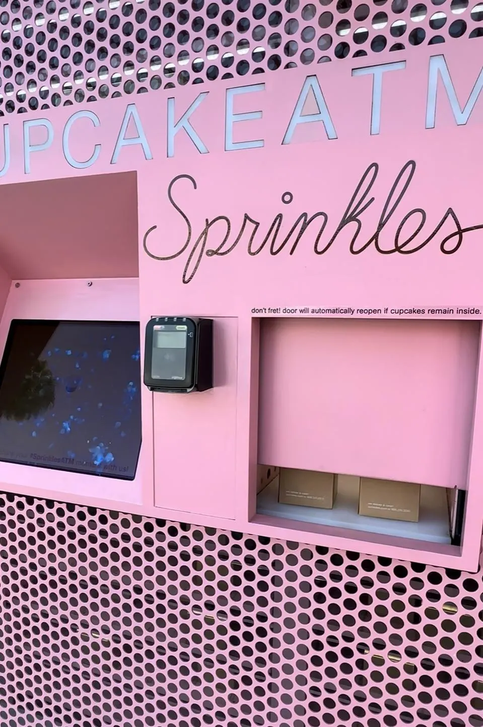 Sprinkles Cupcakes Shutters Stores Nationwide: What Happened To The Cupcake ATM Era?