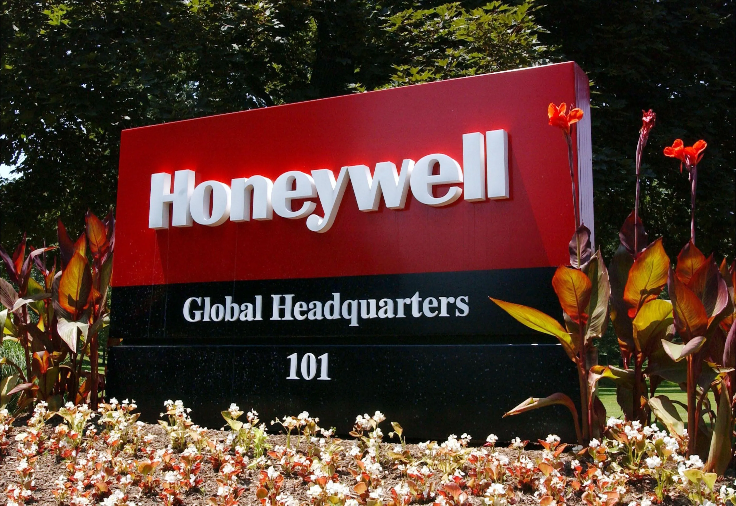 The Honeywell Breakup Is Here. Which Stock Should Investors Own?