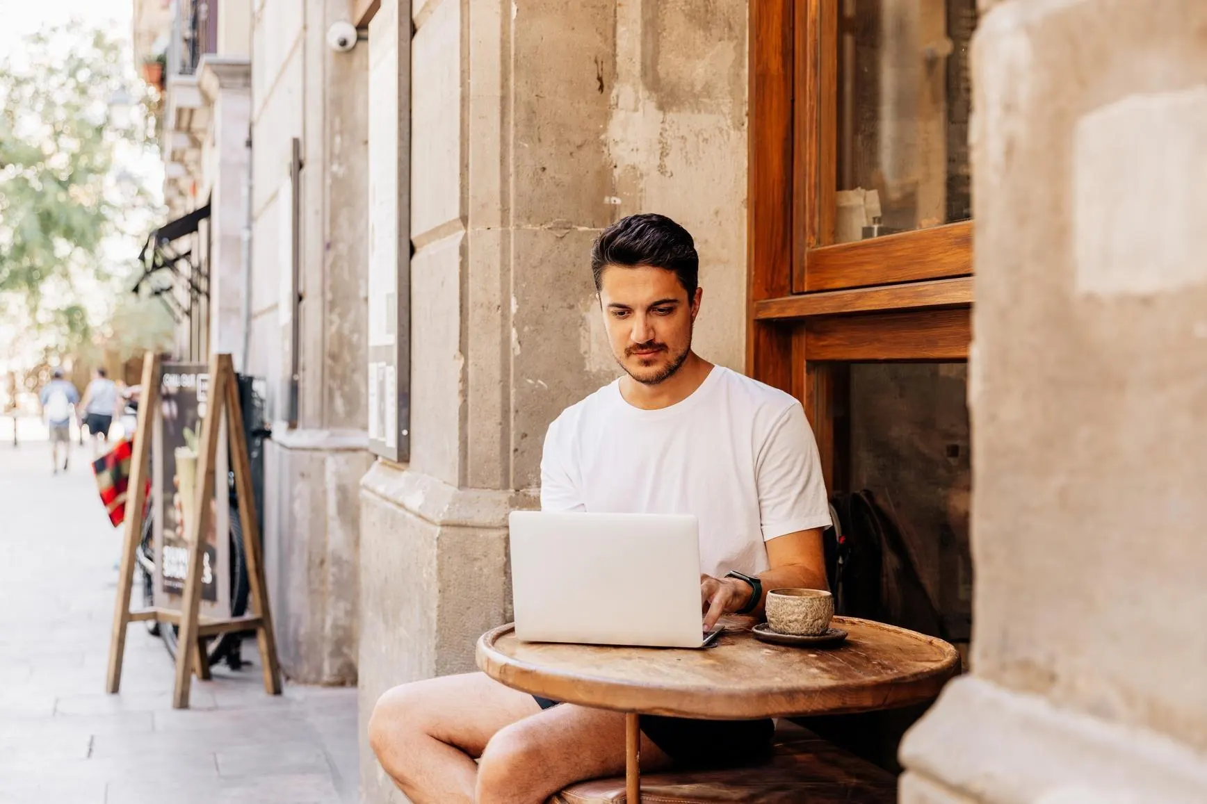 3 LinkedIn Hacks That Help Freelancers Find More Clients