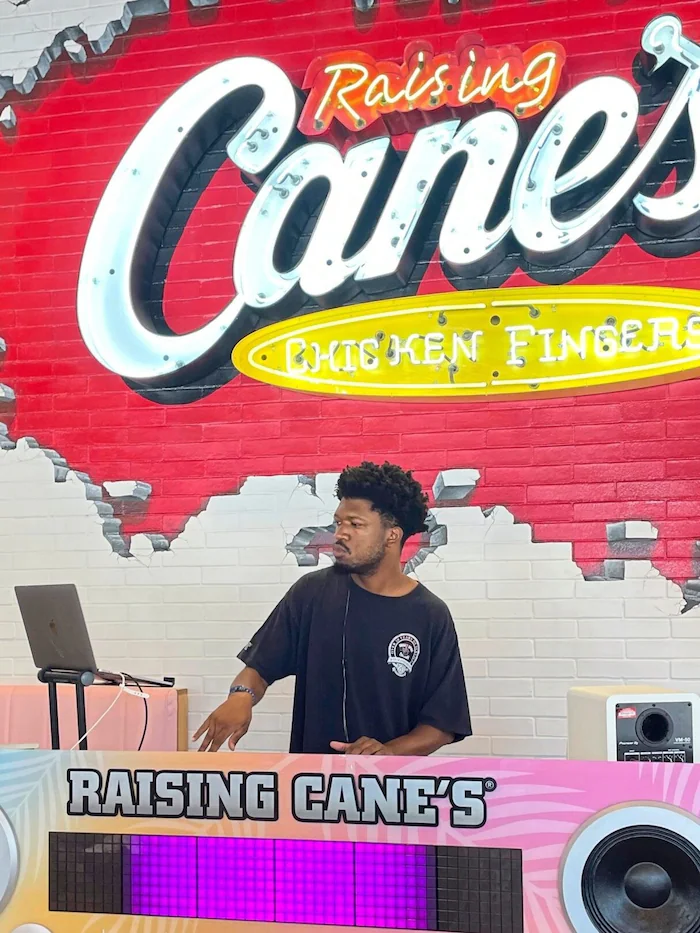 Raising Cane’s: Fast Food als Party – in der Kultkette gibt’s Chicken- Fingers, eine geheime ...