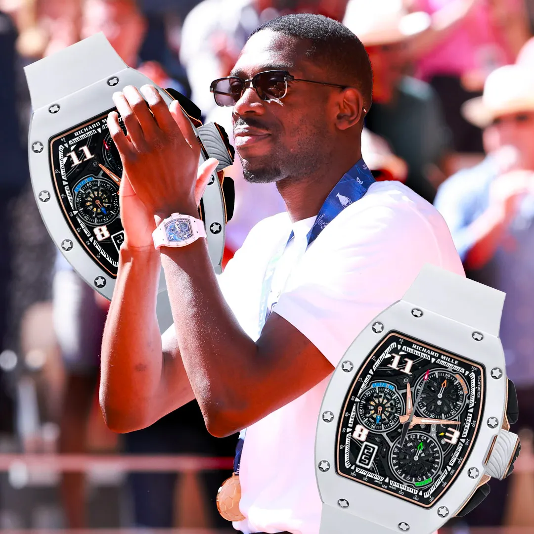 Ousmane Dembélé irrompe sul campo centrale del Roland Garros con un orologio da capogiro