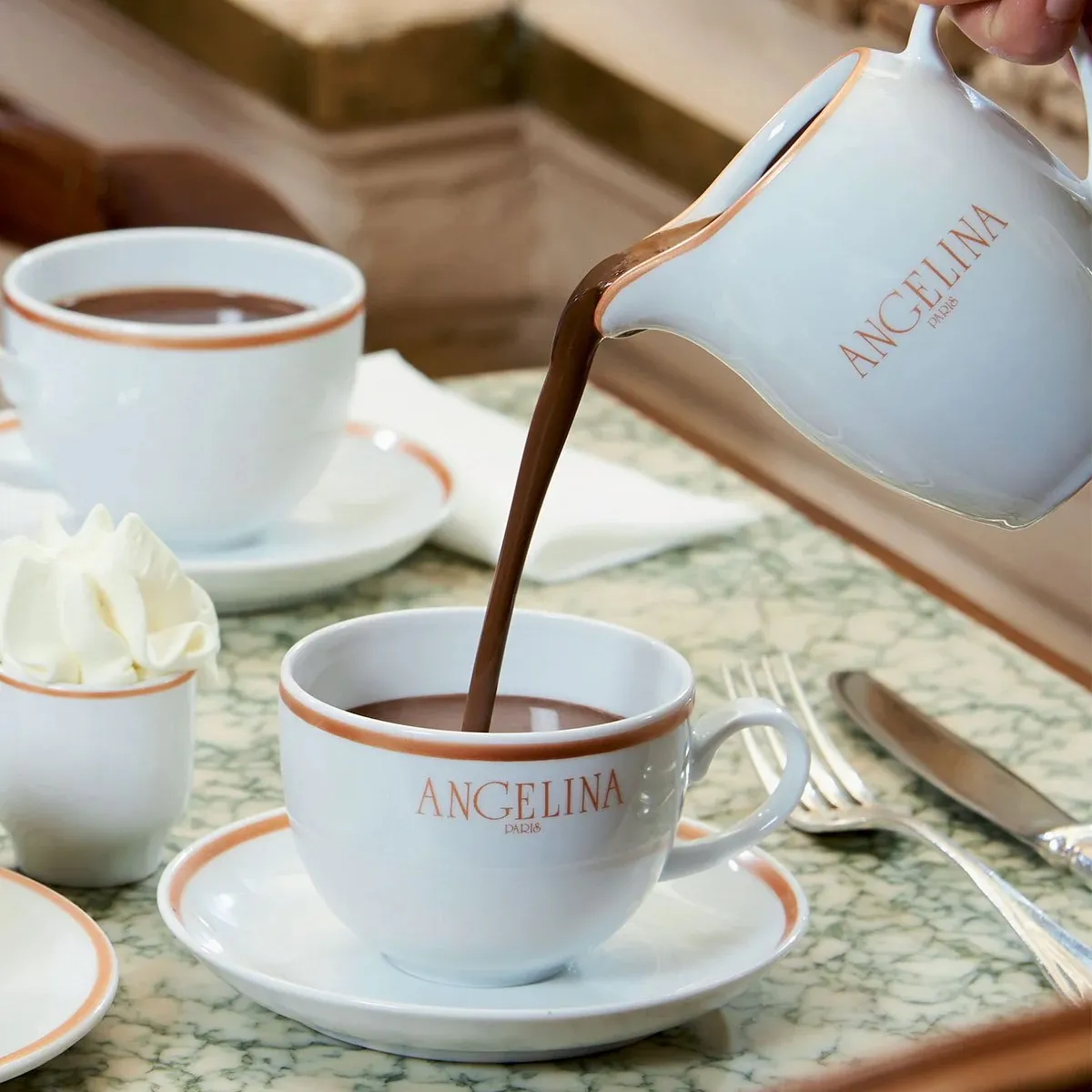 Où boire les meilleurs chocolats chauds à Paris ? Voici 11 adresses incontournables