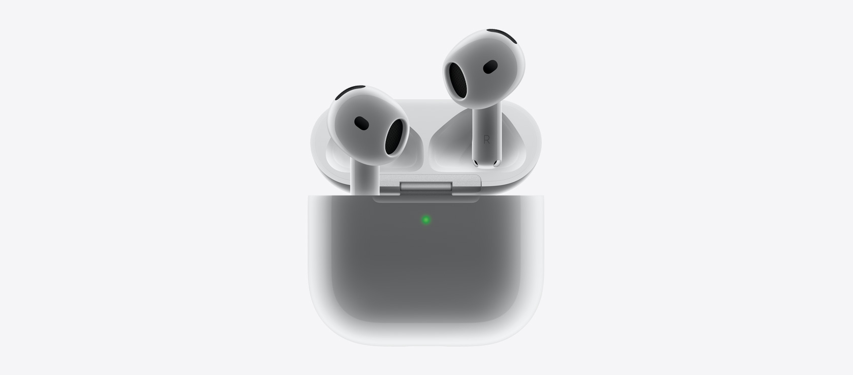 „AirPods 4“ įkrovimo dėkle.