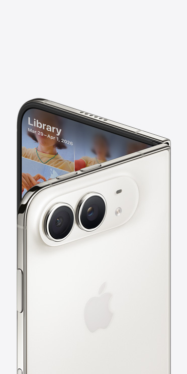 Parte de trás completa do iPhone Duo branco-estrela com o logotipo da Apple no centro, sistema de câmera dupla Fusion de 48 MP e parte da frente interna com a tela em modo repouso mostrando uma imagem genérica